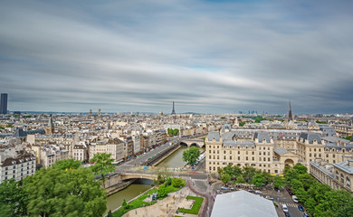 Fototapeta na wymiar Ultra long exposure of Paris skyline