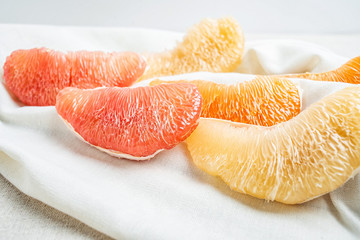 White pomelo red grapefruit and golden grapefruit / three-color grapefruit variety