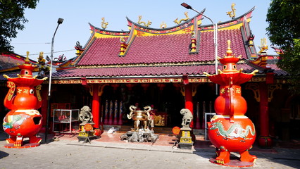 Vorderansicht des chinesisch buddhistischen Tempels Eng An Kiong in Malang in Ost-Java