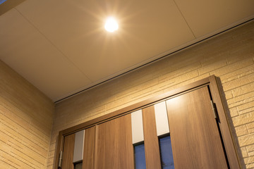 Fototapeta premium 玄関の扉と照明