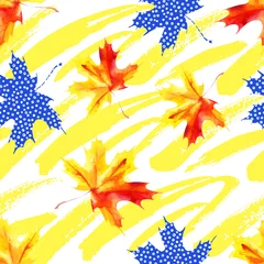 Foto op Plexiglas Ruwe grunge penseelstreken en aquarel esdoorn bladeren naadloze patroon. © Tanya Syrytsyna