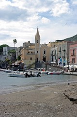 Port na wyspie Lipari,, Włochy - obrazy, fototapety, plakaty