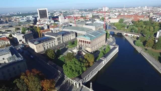 4K Drone aerial Berliner Dom, Museumsinsel, Pergamonmuseum, Alte Nationalgalerie, Neues Museum, Altes Museum, Bode Museum, James Simon Galerie, Berliner Schloss