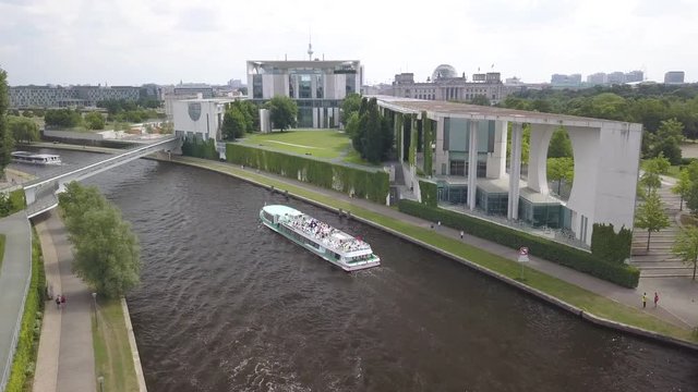 4K Drone aerial Berlin Bundeskanzleramt, Spree, Haus der Kulturen der Welt