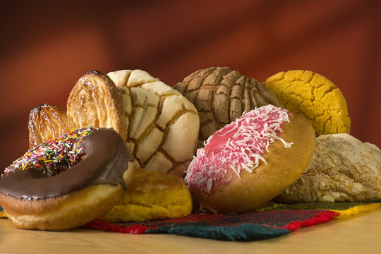 Pan tradicional mexicano conchas galleta dona milhojas oreja cuernito de chocolate