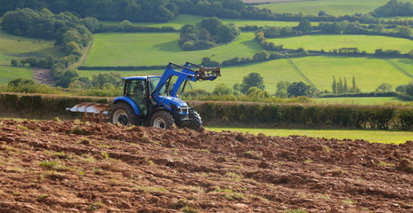 Naklejka premium Tractor ploughing field in Axe Valley in Devon