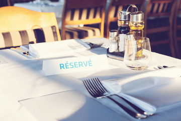 Restaurant reserved table sign - réservé