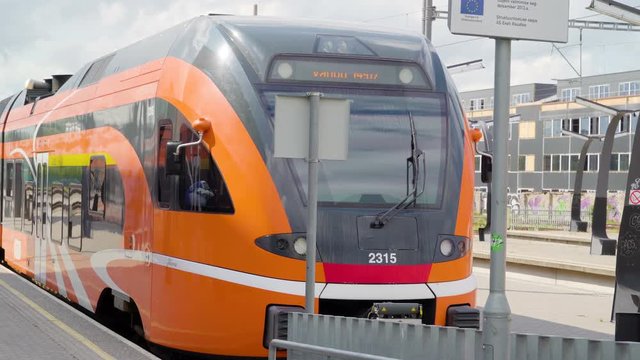 20163_Closer_look_of_the_big_orange_train_in_Tallinn_Estonia.mov