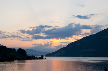 Sehr schöner Sonnenuntergang am Züricher See in der Schweiz / Very beautiful sunset on Lake Zurich in Switzerland
