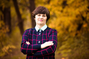 Obraz premium 60 year old woman walk in gold autumn park