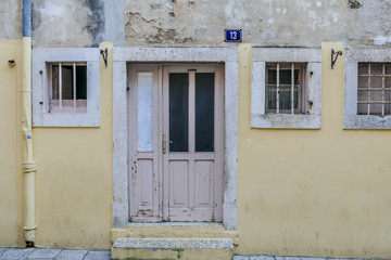 Lack blättert ab von Fensterrahmen