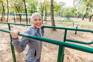 Obraz premium Active Senior Woman Exercise At Outdoor Gym