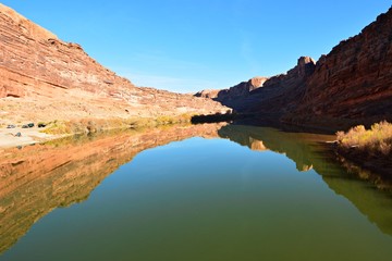 Fototapeta na wymiar Colorado river reflection