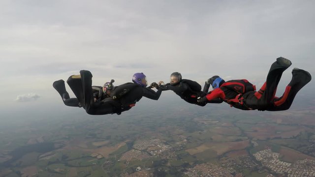 Skydiving team 4K