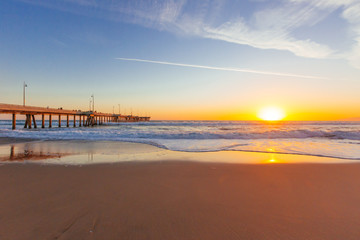 Naklejka premium Sunset over Venice Fishing Pier in Venice Beach, Los Angeles