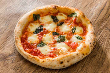 ピッツア　Italian home-made pizza
