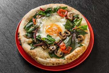 ピッツア　Italian home-made pizza
