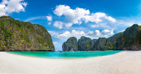 Naklejka premium Maya bay on Phi Phi Leh island