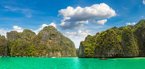 Naklejka premium Maya bay on Phi Phi Leh island