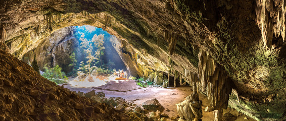 Obraz premium Royal pavilion in Phraya Nakorn cave