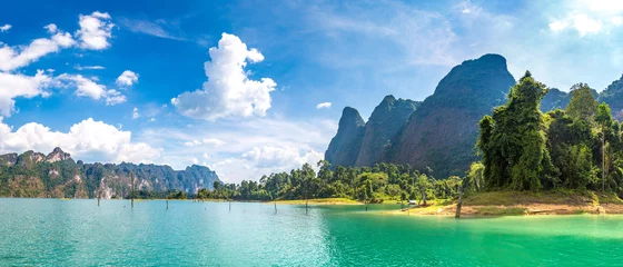 Foto op Plexiglas Cheow Lan lake in Thailand © Sergii Figurnyi