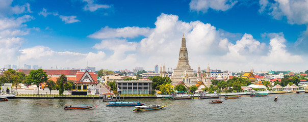 Wat Arun Temple in Bangkok - obrazy, fototapety, plakaty