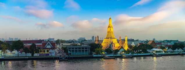 Fototapeta na wymiar Wat Arun Temple in Bangkok