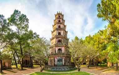 Zelfklevend Fotobehang Thien Mu-pagode in Hue, Vietnam © Sergii Figurnyi