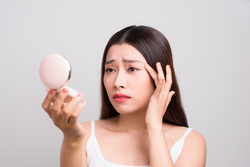 Obraz na płótnie Canvas Woman finding an acne on her forehead