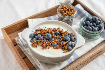 Joghurt mit Müsli