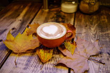 Coffee Latte with leafs of Autumn Thames 