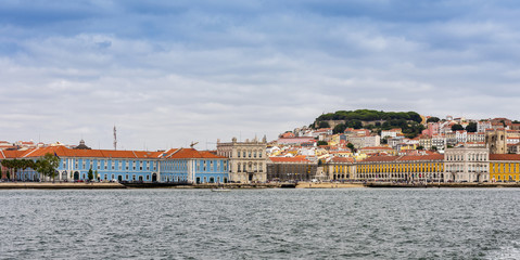 Obraz premium Lisbon city skyline viewed from the River Tagus towards the commerce square