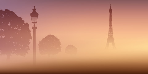 Vue de Paris avec la Tour Eiffel dans la brume au milieu du Champ de Mars, dans la fra&icirc;cheur du matin.