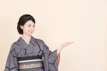 着物を着た女性