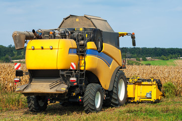Obraz premium Harvester on farmland