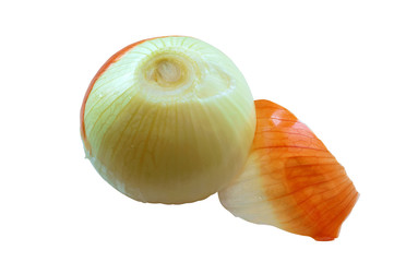 Onions cleaned from the husk. Sliced onion. Head napiform onions.