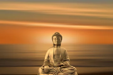 Tuinposter Boeddha Figuur van een boeddha met de achtergrond van een zonsopgang in de zee