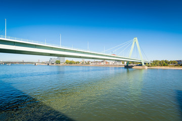 Fototapeta na wymiar Severinsbrücke in Köln