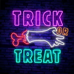 Keuken spatwand met foto Halloween neon teken vector. Trick or treat Halloween ontwerpsjabloon met spook en web voor spandoek, poster, wenskaart, uitnodiging voor feest, lichte banner. © executioner4