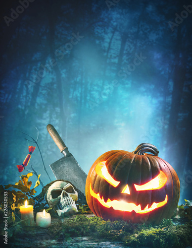 &quot;Halloween background with glowing Jack o’ lantern&quot; Stockfotos und