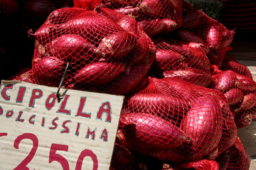 Tradycyjna włoska sycylijska czerwona cebula