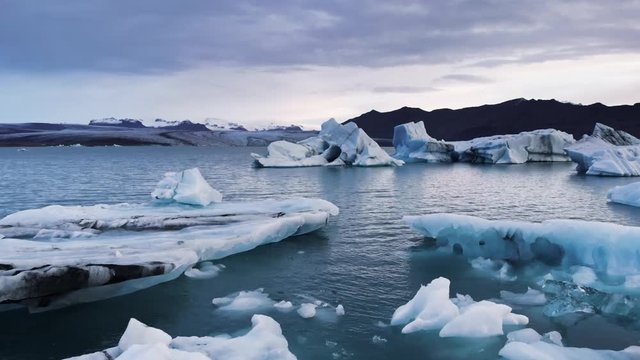 J&ouml;kuls&aacute;rl&oacute;n glacier lagoon in Iceland