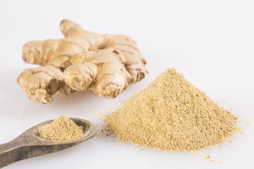 Fresh ginger root and ground ginger spice