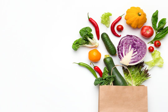 Fototapeta Eco friendly shopping bag with organic vegetables