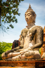 Fototapeta premium Sitting Buddha statue in Ayutthaya