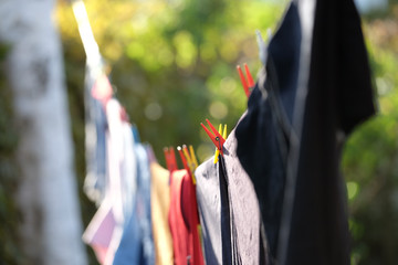 Wäsche trocknet in der Sonne