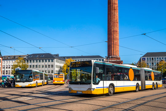 Stadtbusse am Luisenplatz, Darmstadt 