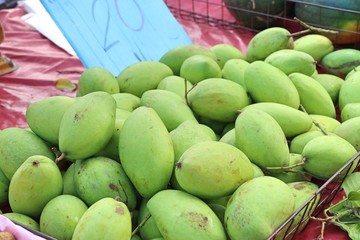 raw mango in street food