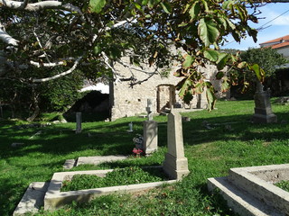 alter aufgelassener Friedhof in Kroatien