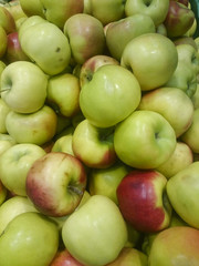 Red and green apple fruits in a supermarket